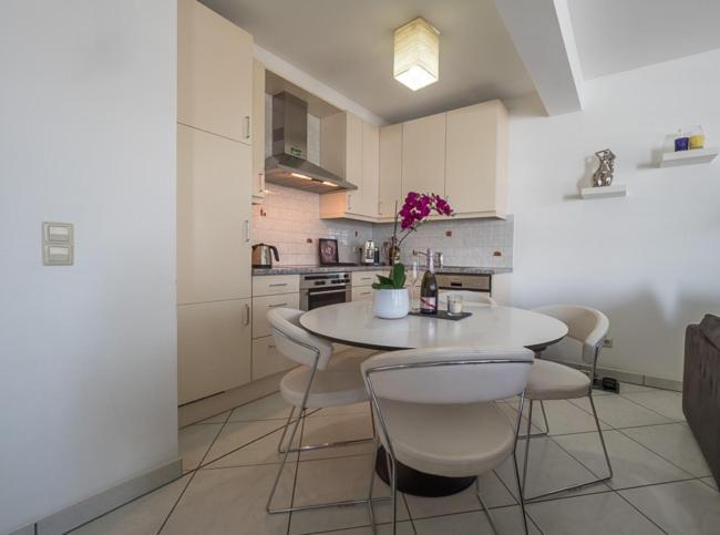 Luxury Penthouse Apartment With 3 Balconies -2 Bedrooms -Petrus View & Parking Luxembourg Bagian luar foto
