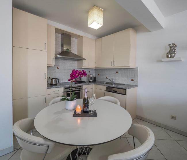 Luxury Penthouse Apartment With 3 Balconies -2 Bedrooms -Petrus View & Parking Luxembourg Bagian luar foto