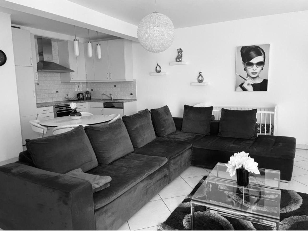 Luxury Penthouse Apartment With 3 Balconies -2 Bedrooms -Petrus View & Parking Luxembourg Bagian luar foto