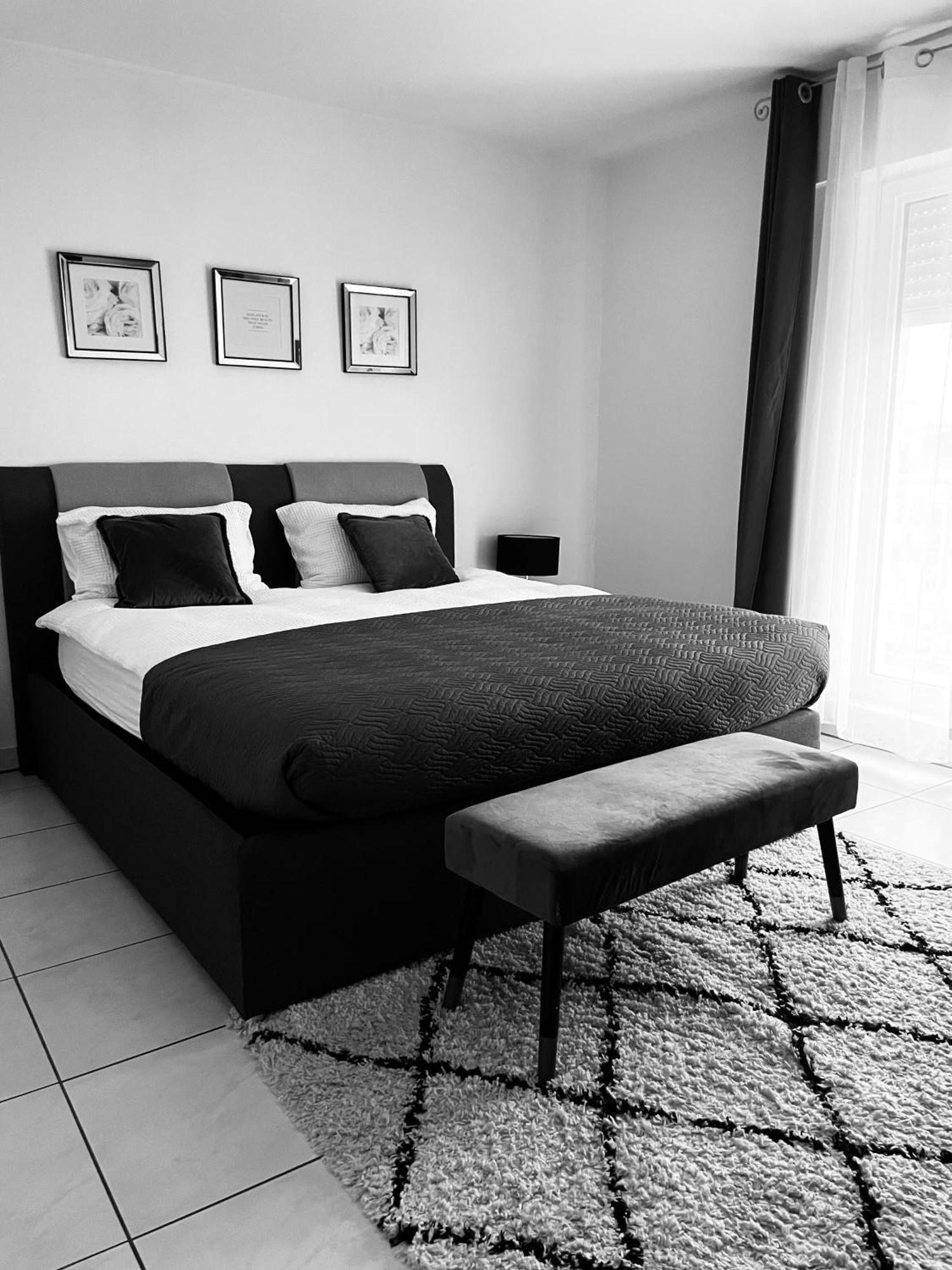 Luxury Penthouse Apartment With 3 Balconies -2 Bedrooms -Petrus View & Parking Luxembourg Bagian luar foto